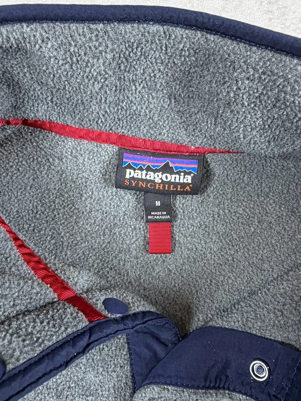 Patagonia Medium Gray Pullover Synchilla Snap T Fleece with Navy Trim